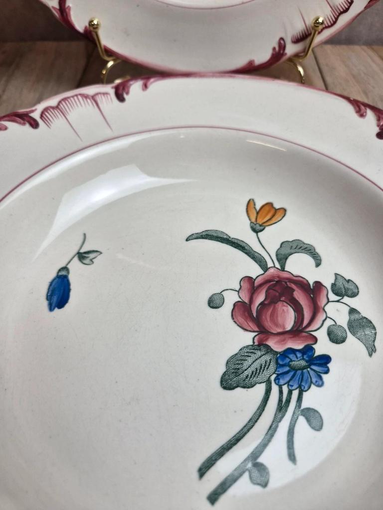 2 assiettes creuses Longchamp Velars – terre de fer – décor floral ancien