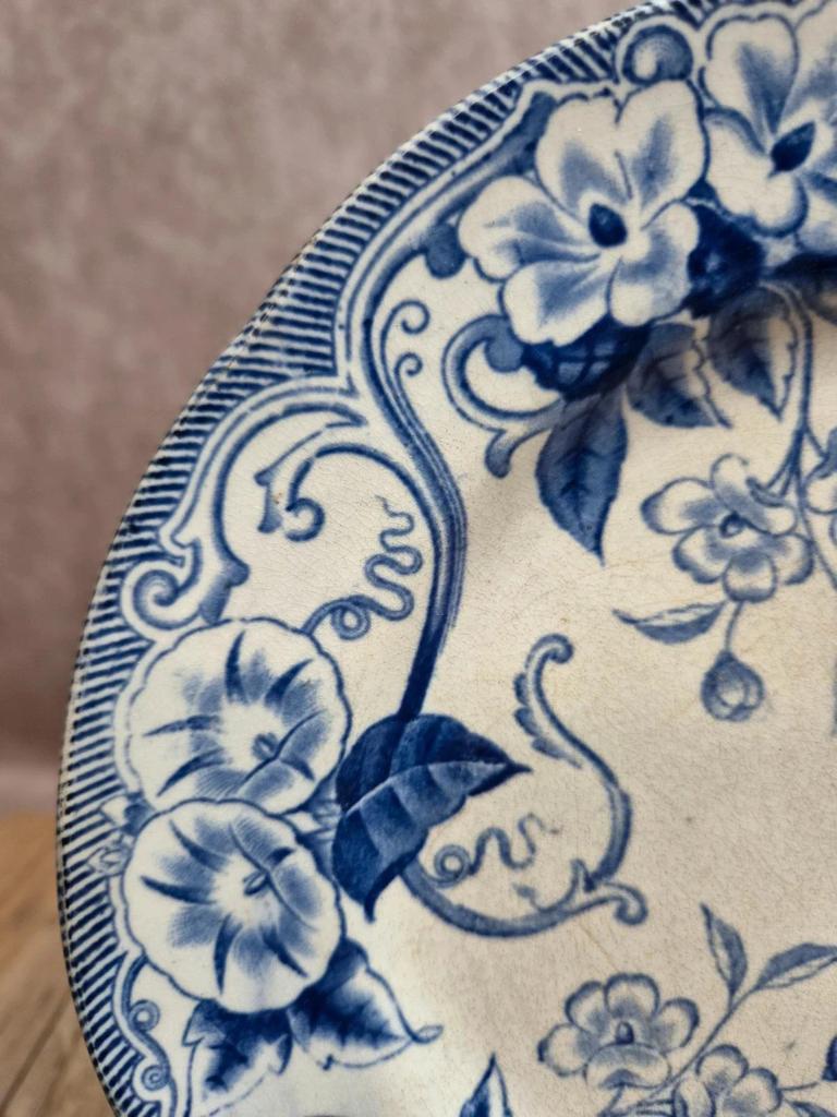 Assiette à dessert ancienne Creil et Montereau modèle Flora bleu