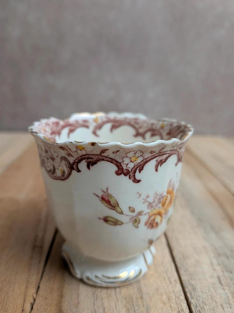 Tasse ancienne Sarreguemines Fleury – Décor floral polychrome Xixe siècle