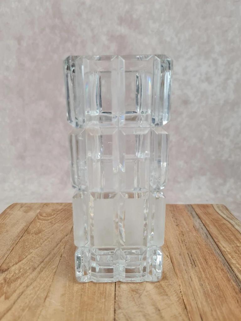 Vase vintage en verre moulé à décor géométrique 🪞
