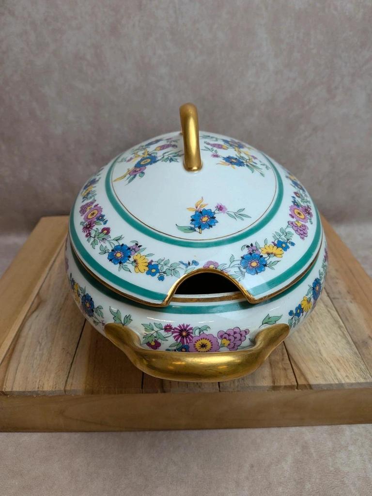 Soupière ancienne en porcelaine de Limoges S.c.d