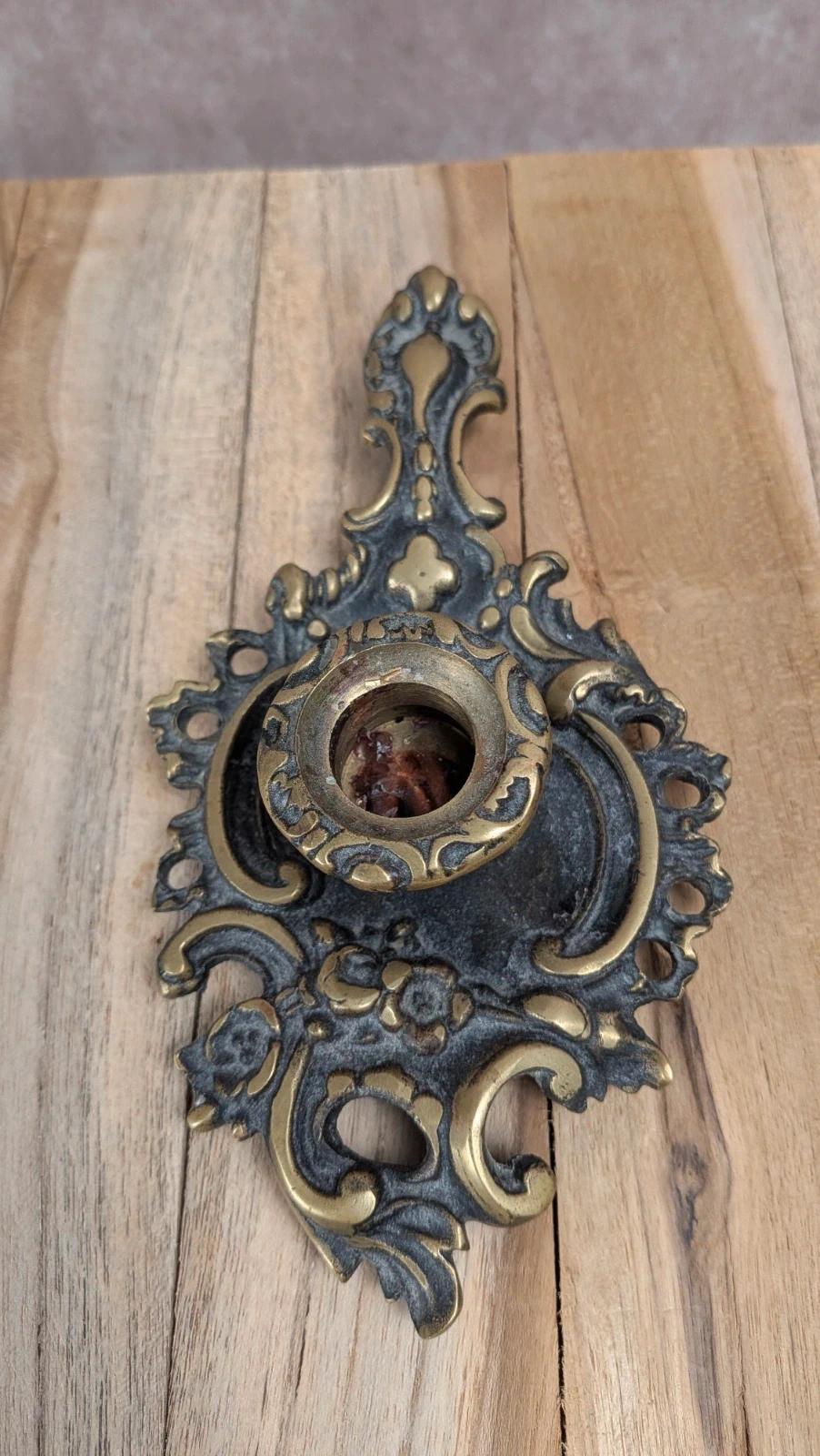 Bougeoir rat de cave ancien en bronze – style baroque