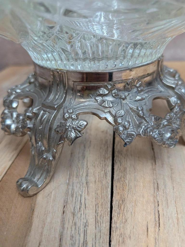 Coupe vintage en verre taillé sur pied métal argenté