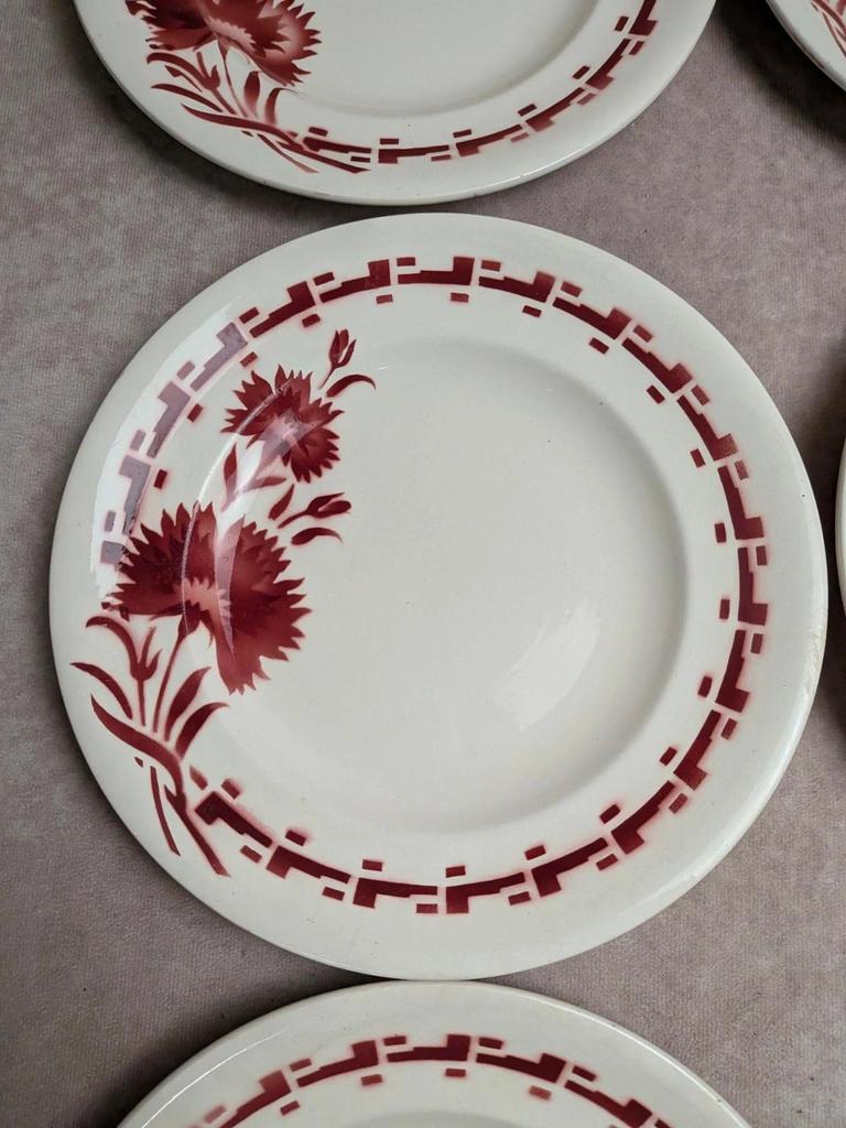 Lot de 6 assiettes plates en terre de fer Longwy – Modèle Viennois – Fleurs rouges