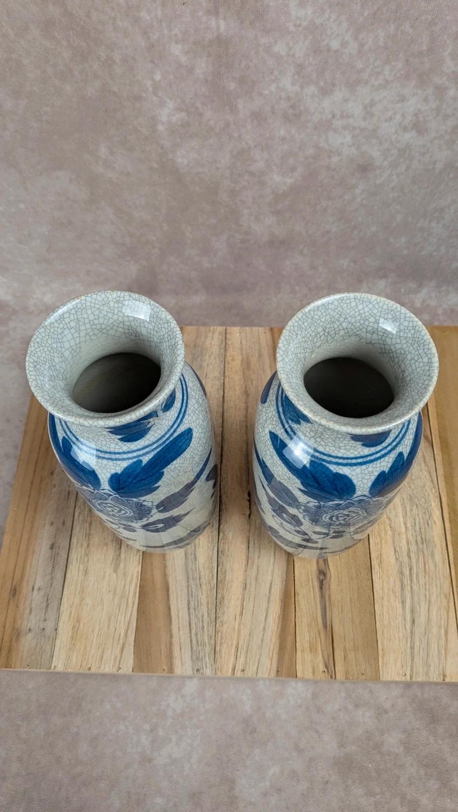 Lot de 2 vases chinois bleu et blanc décor floral