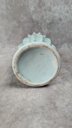 Vase en céramique vintage émaillé vert pâle