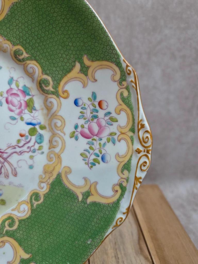 Plat à gâteau Mintons Green Cockatrice 4863 – Porcelaine anglaise ancienne