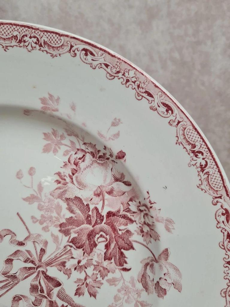 Plat rond vintage Sarreguemines Fontanges rouge – Terre de fer ancienne 🌿