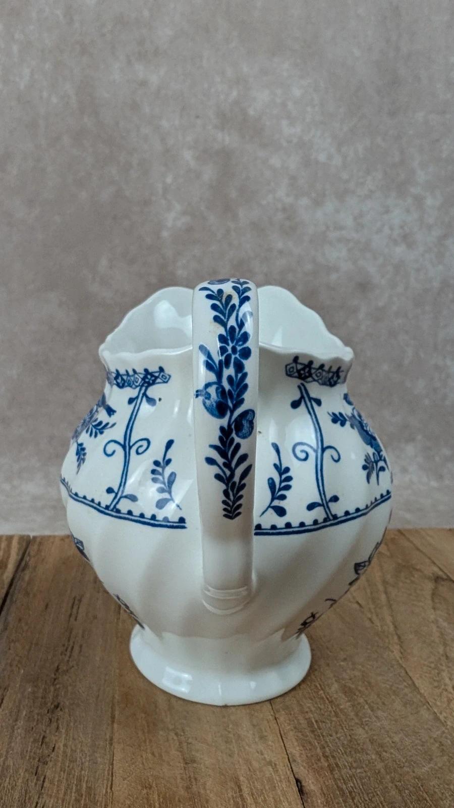Petit pot verseur ancien anglais en faïence bleue – Made in England