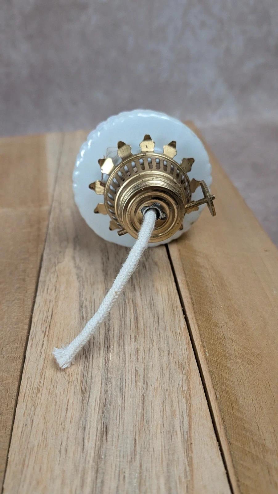 Lampe à huile ancienne rose nacrée