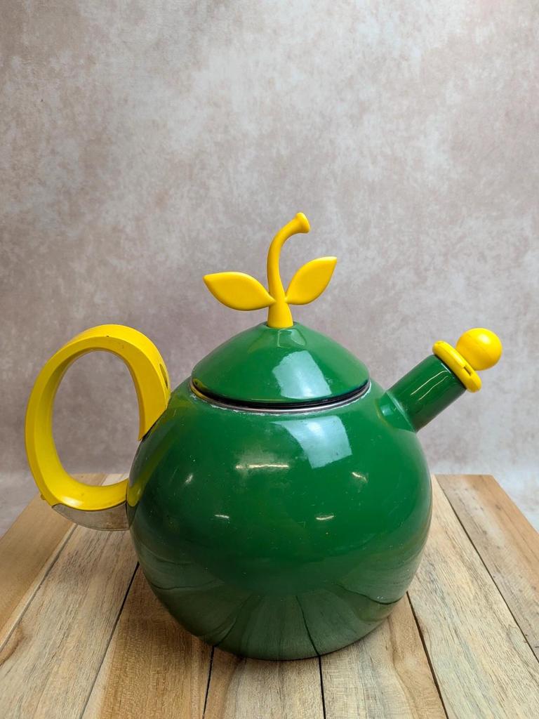 Bouilloire sifflante vintage pomme 🍏 Tôle émaillée verte et jaune