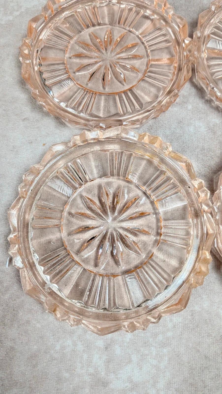 Lot de 4 dessous de bouteille en verre pressé rosé vintage