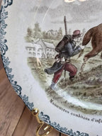 Assiette parlante ancienne en terre de fer Hb & Cie – Cavaliers n°7 – polychrome