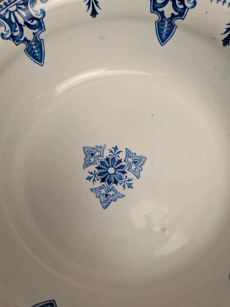 Saladier ancien en terre de fer Lunéville modèle Petersbourg bleu