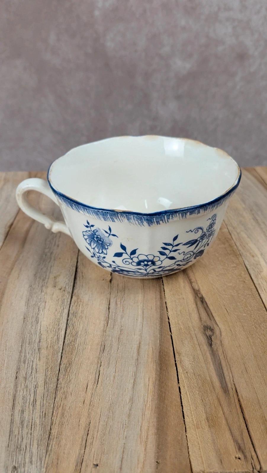 Tasse ancienne Sarreguemines bleu & blanc – Faïence française