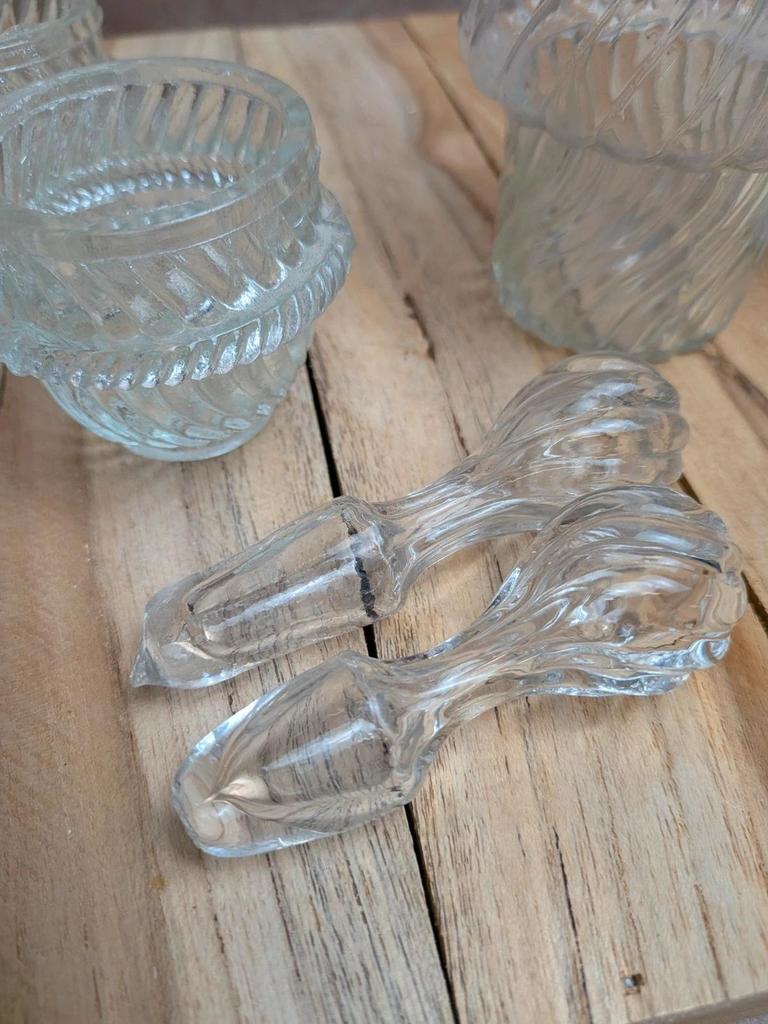 Serviteur huilier-vinaigrier ancien en métal argenté et verre moulé