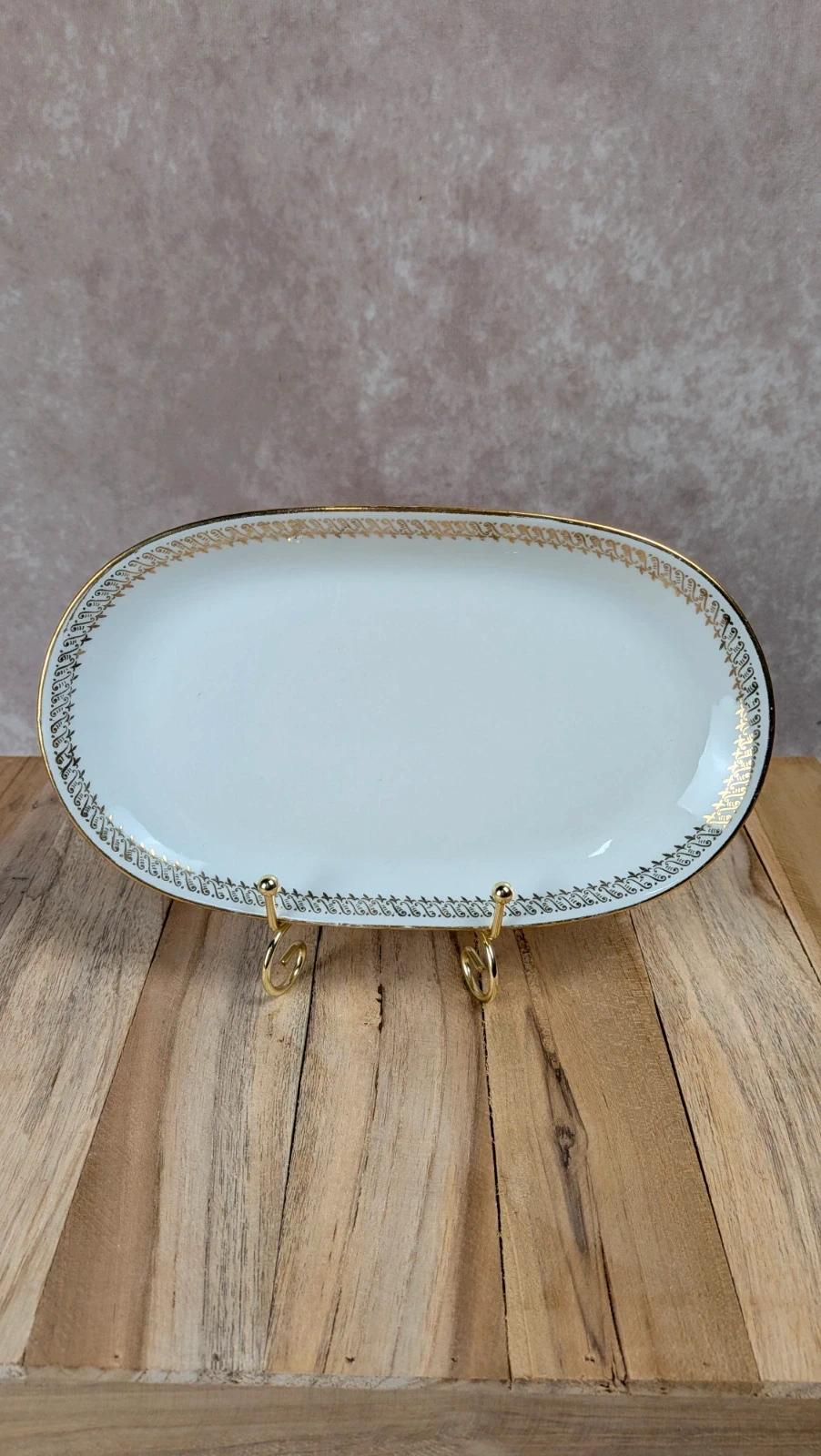Petit plat ovale en porcelaine Orphée – liseré doré – vintage