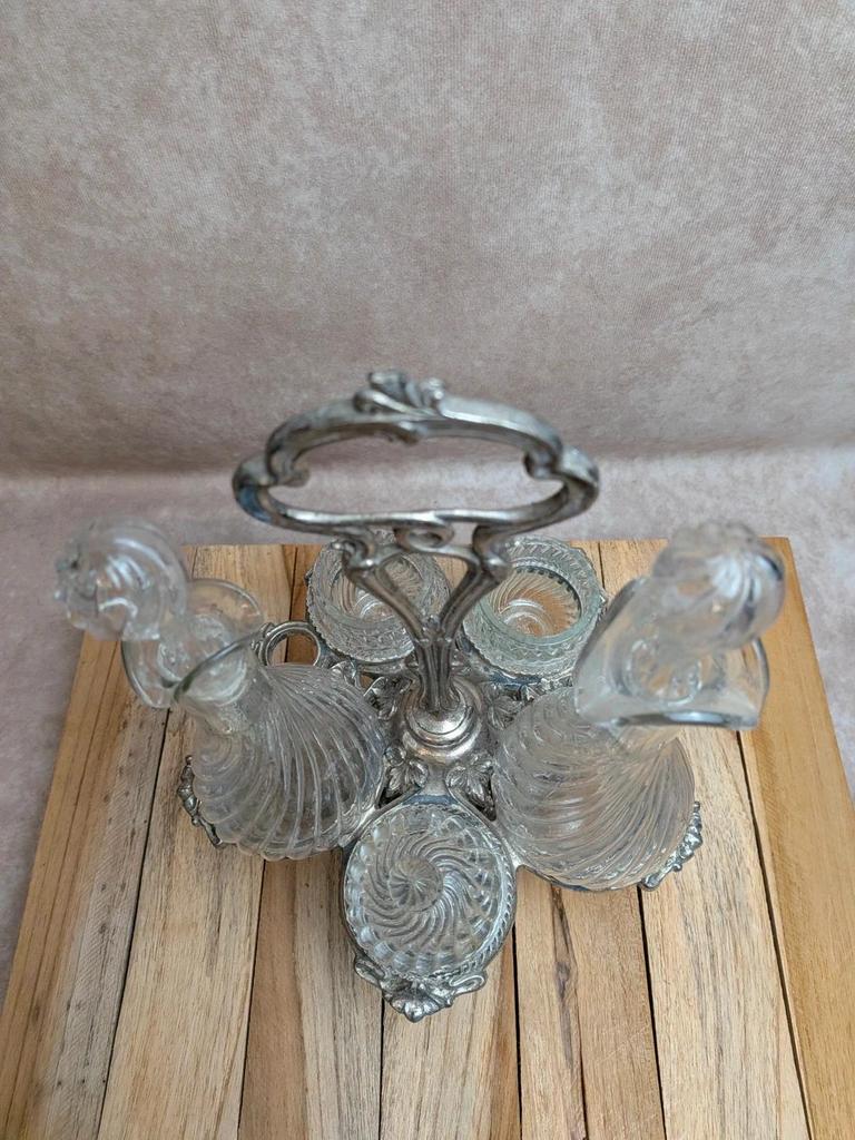 Serviteur huilier-vinaigrier ancien en métal argenté et verre moulé