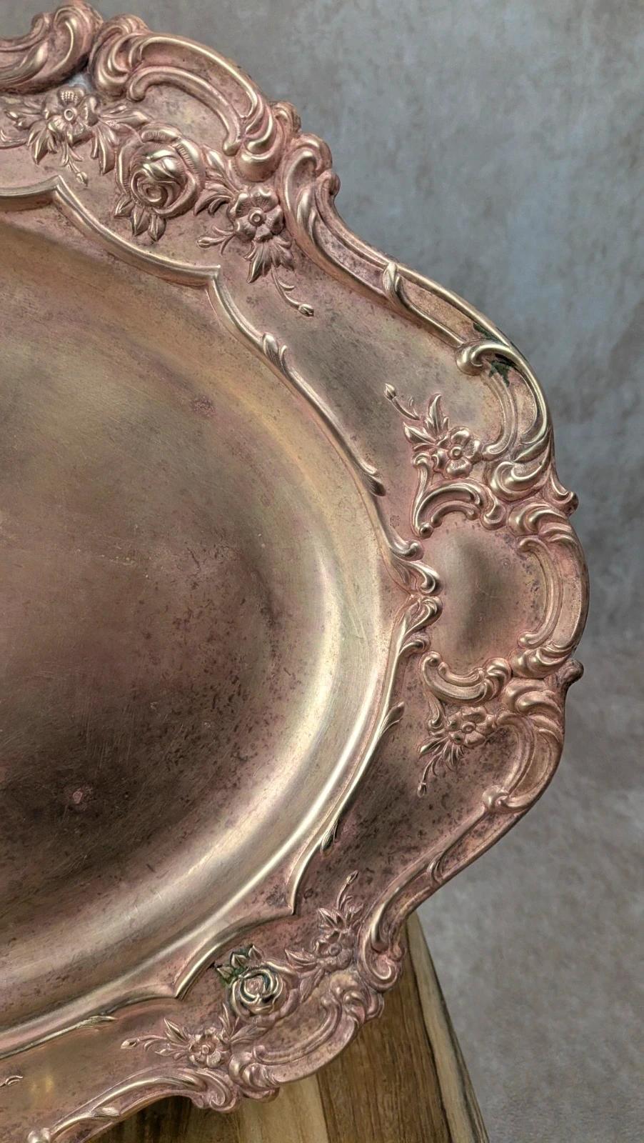 Plateau ovale ancien en métal argenté patiné – esprit Rocaille