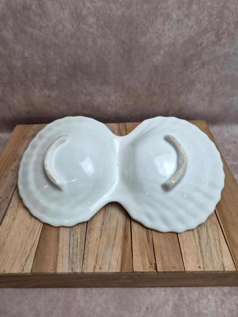 Présentoir apéritif vintage coquillages en porcelaine blanche