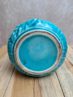 Pichet ancien en barbotine bleu turquoise