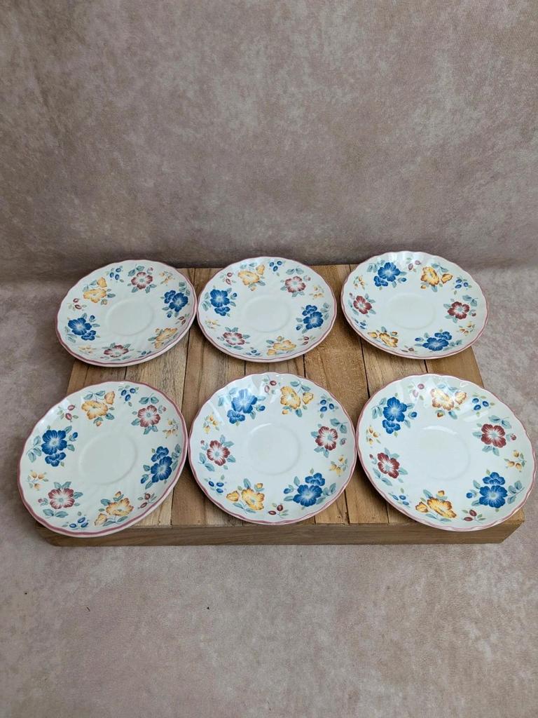 Lot de 6 sous-tasses Churchill England
