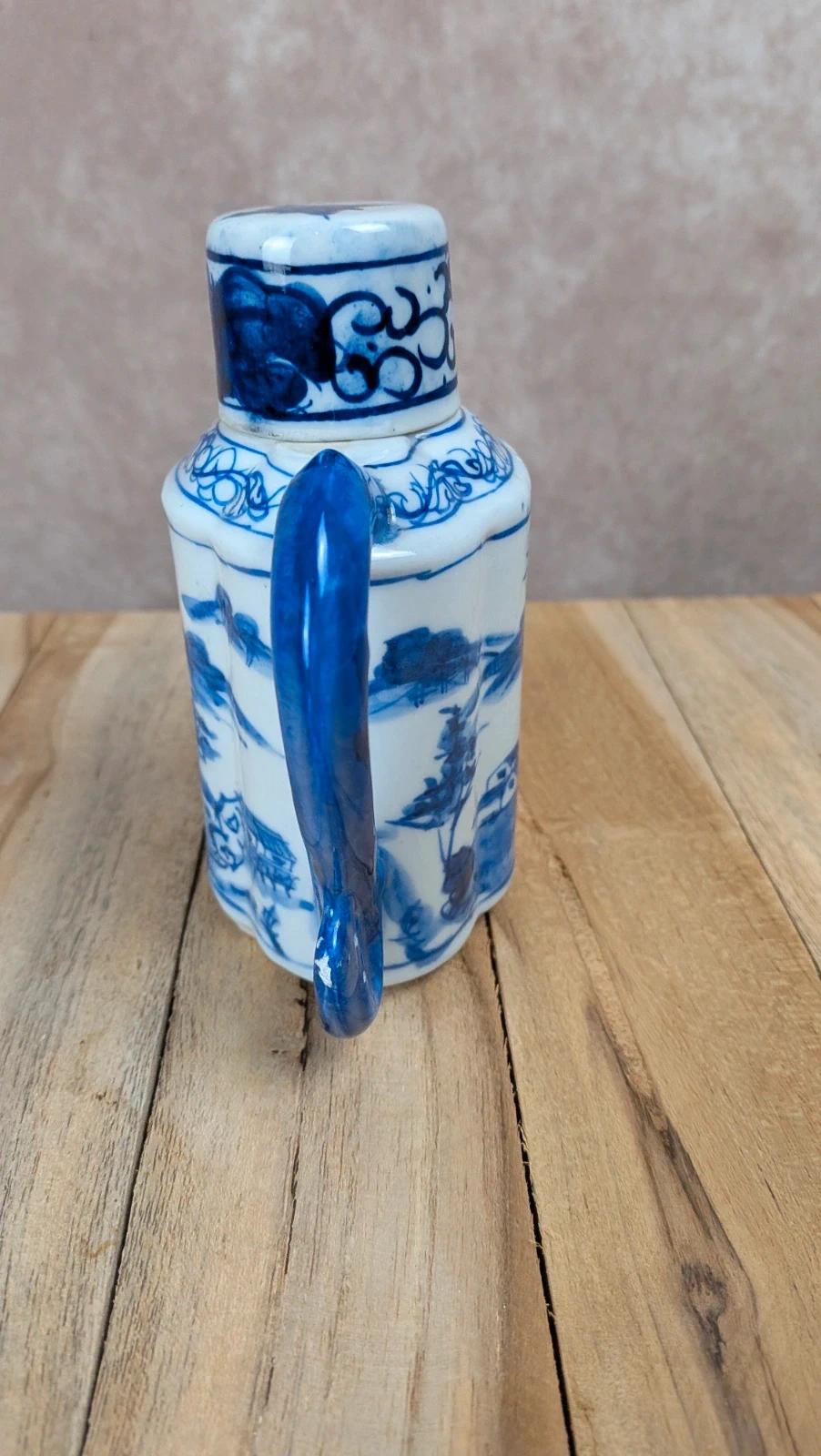 Théière chinoise bleu blanc décor paysage