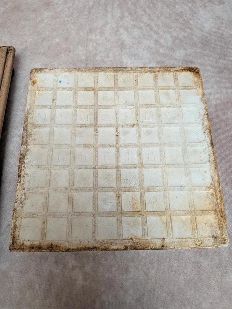 Dessous de plat ancien Terre de Fer Creil et Montereau décor oiseaux
