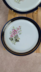 Lot de 4 assiettes à dessert – Porcelaine de Saint-amand – Décor fleuri & bleu cobalt