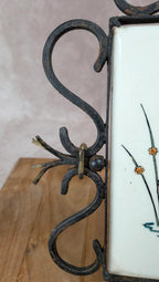 Dessous de plat Gien – modèle oiseaux – carreau signé Bb – fer forgé