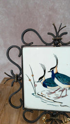Dessous de plat Gien – modèle oiseaux – carreau signé Bb – fer forgé