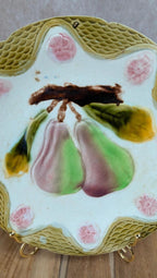 Assiette en barbotine – motif poires