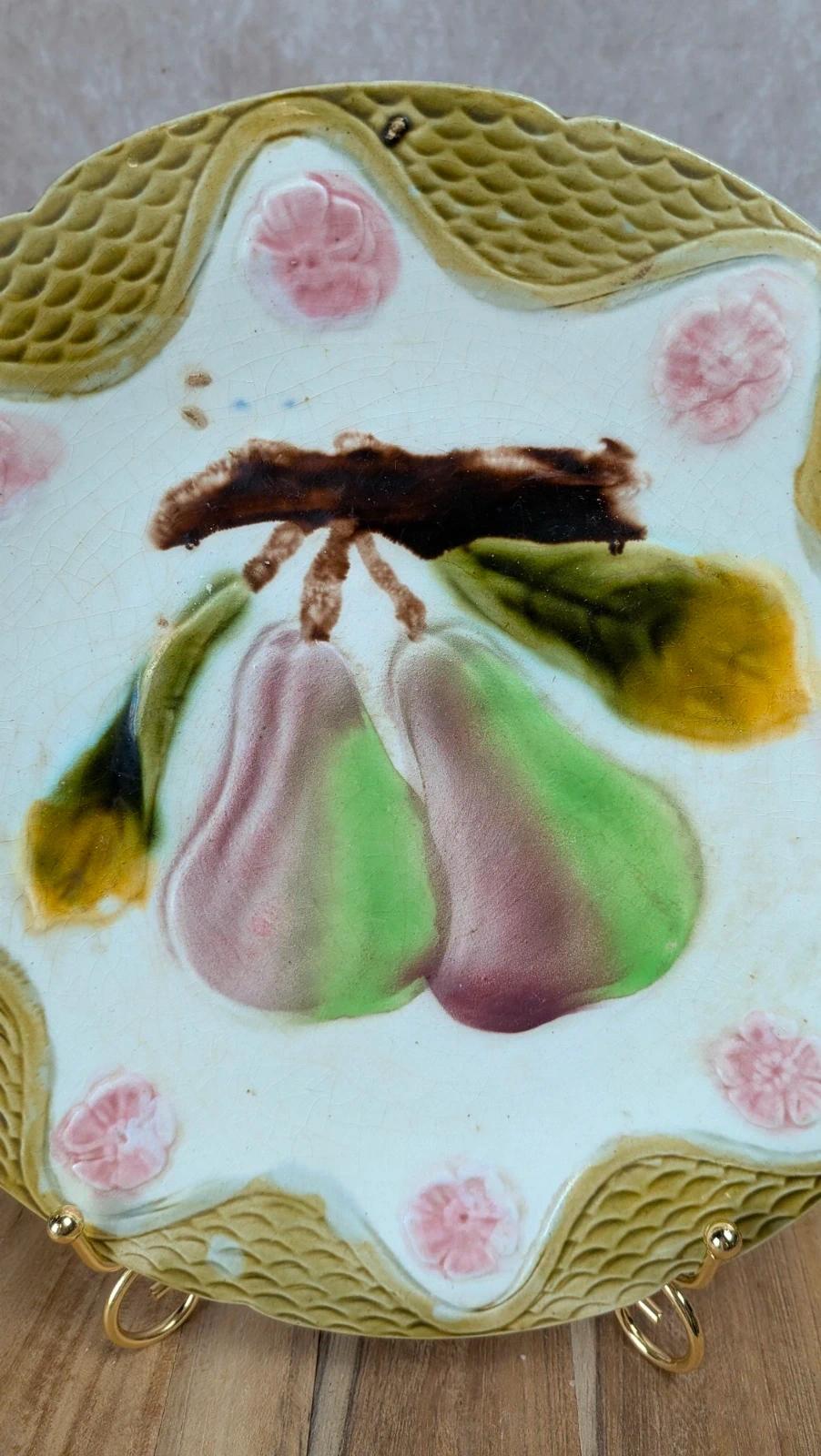 Assiette en barbotine – motif poires