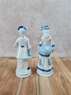 Duo de petits personnages en porcelaine bleue et blanche 🎩👒