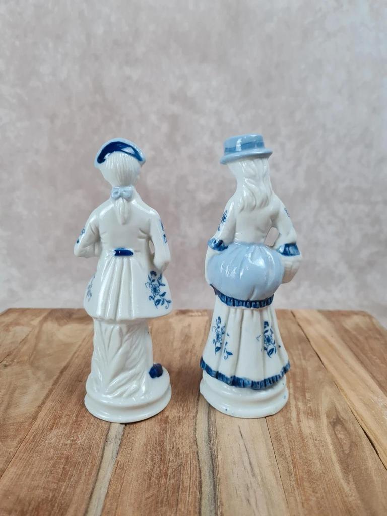 Duo de petits personnages en porcelaine bleue et blanche 🎩👒