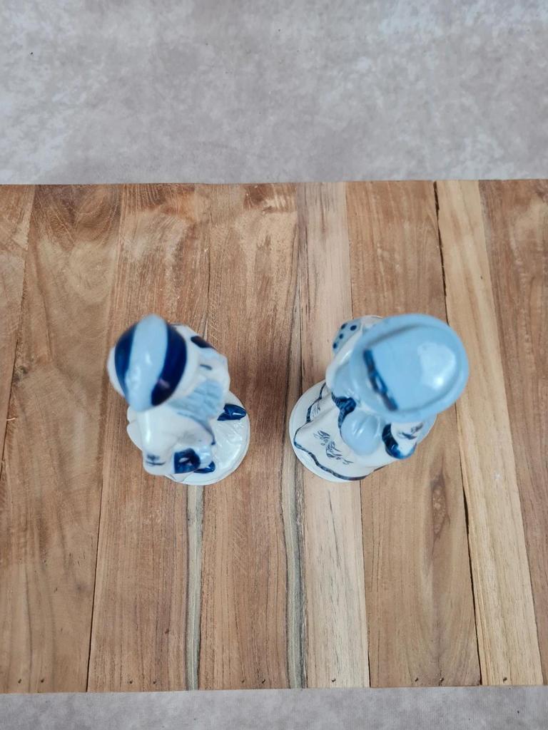 Duo de petits personnages en porcelaine bleue et blanche 🎩👒