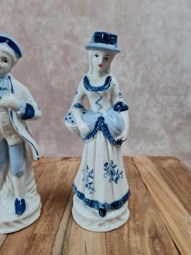 Duo de petits personnages en porcelaine bleue et blanche 🎩👒