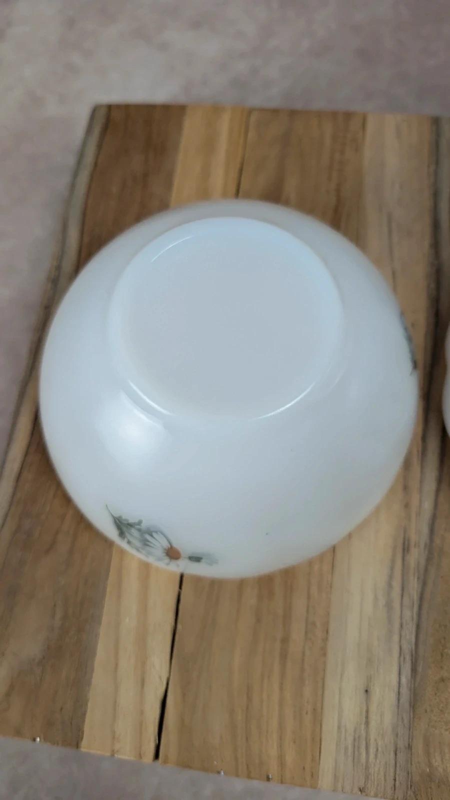 Duo de saladiers Arcopal – Motif Marguerite