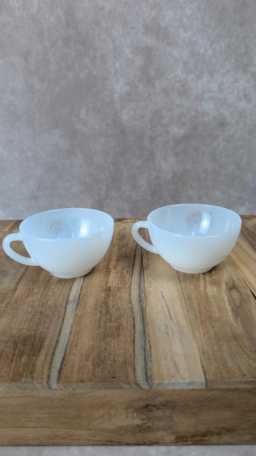 Duo de tasses et soucoupes vintage Arcopal – motif roses beige