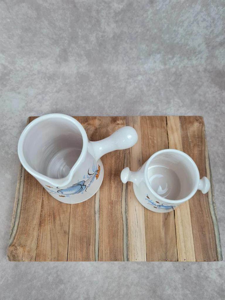 Duo vintage signé Dompierre – cafetière et pot à lait en faïence décor bleu et orange