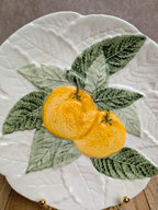 Assiette ancienne en barbotine motif oranges