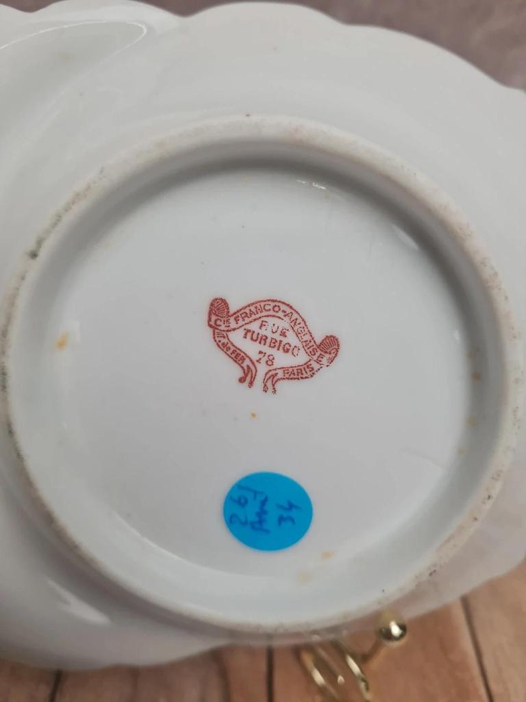 Lot de 2 sous-tasses anciennes porcelaine fine Franco-anglaise Paris décor fleuri doré égoïste
