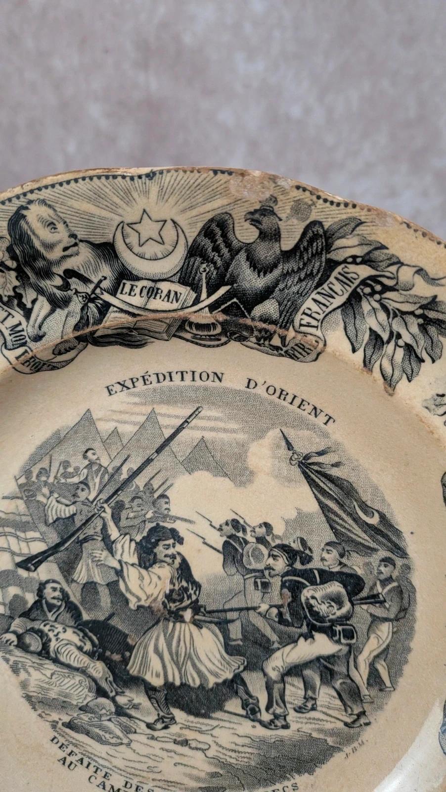 Assiette ancienne Gien – Médaille Exposition 1844 – Décor historique Grèce