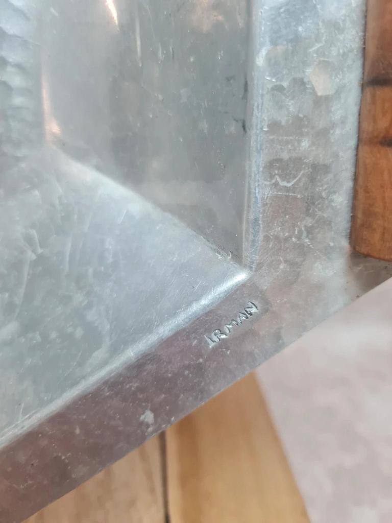 Plateau aluminium martelé vintage poignées bois – style Art Déco / moderniste