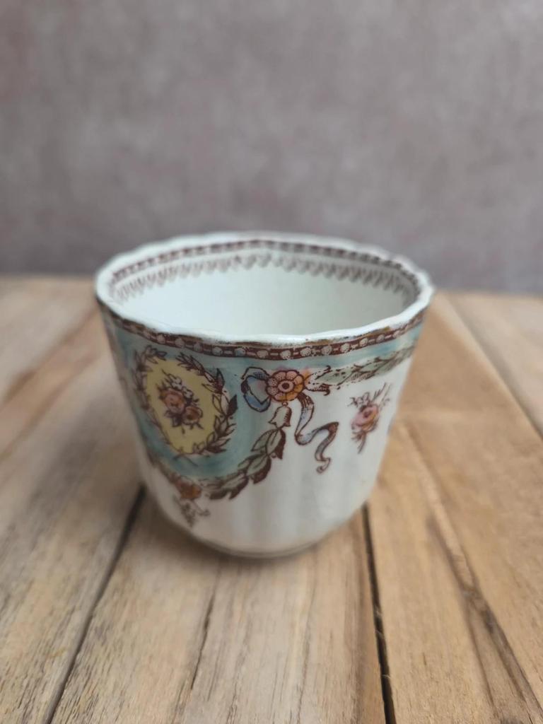 Tasse et soucoupe ancienne Gien – décor polychrome style Louis Xvi – Xixe