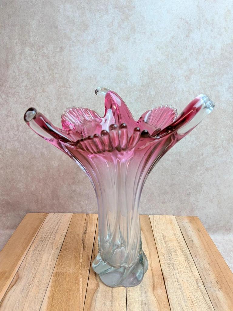 Grand vase vintage en verre rose et transparent – Forme corolle – Style Murano
