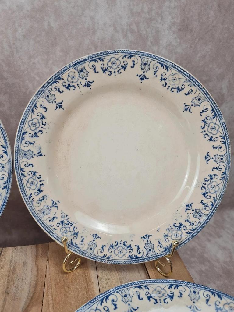 Lot de 7 assiettes plates anciennes Creil et Montereau. Service La Vallières, 23 cm
