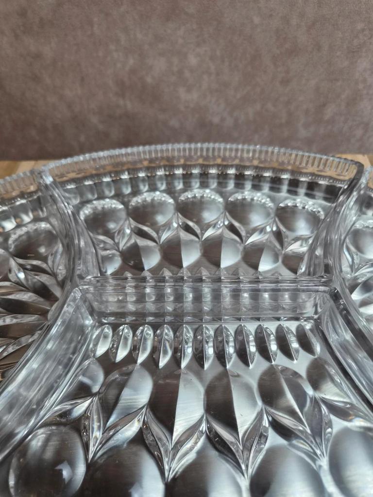 Plat apéritif compartimenté en verre sur plateau métal argenté vintage