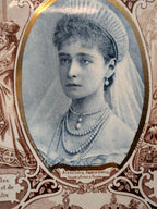 Assiette parlante Terre de fer Sarreguemines – Impératrice Alexandra Feodorovna – Russie