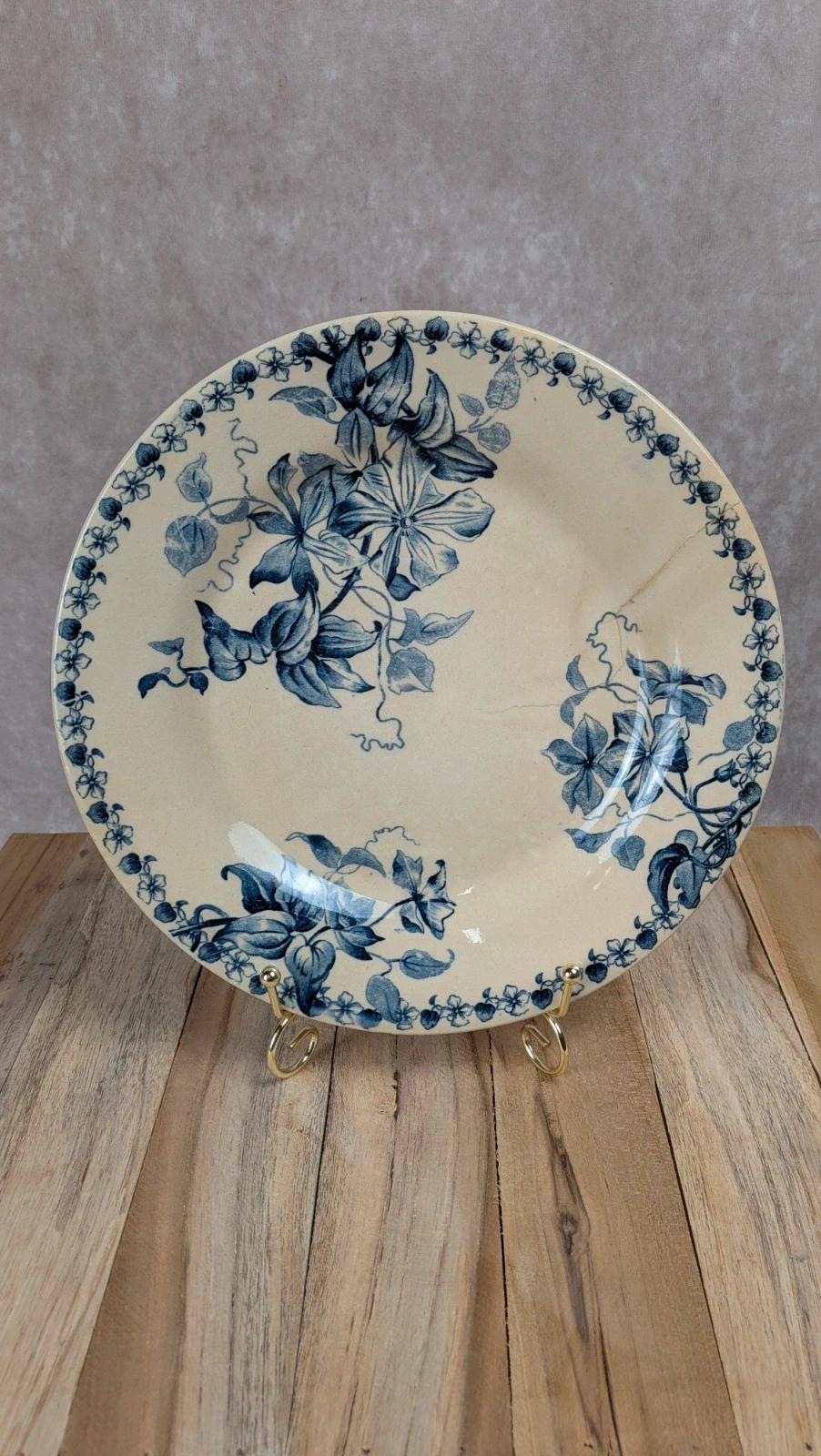 Assiette ancienne Terre de Fer Vieillard & Cie Bordeaux modèle Clématite